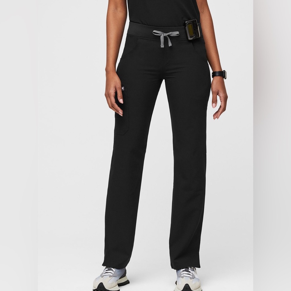 Figs women’s Kade cargo scrub pants